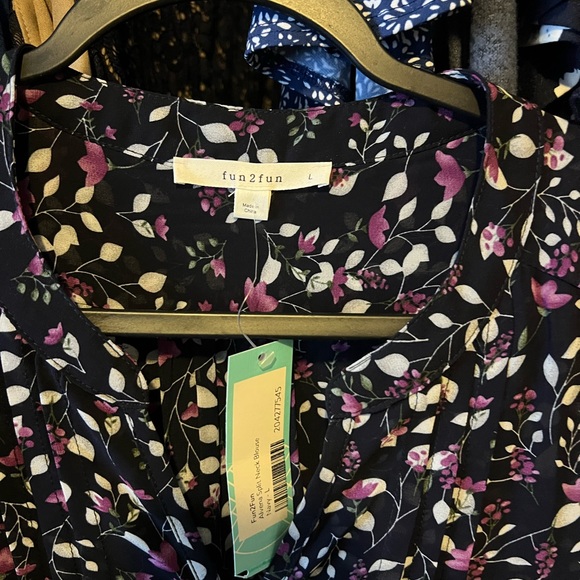 NWT Black/Floral Fun2Fun dressy blouse. - Picture 3 of 4